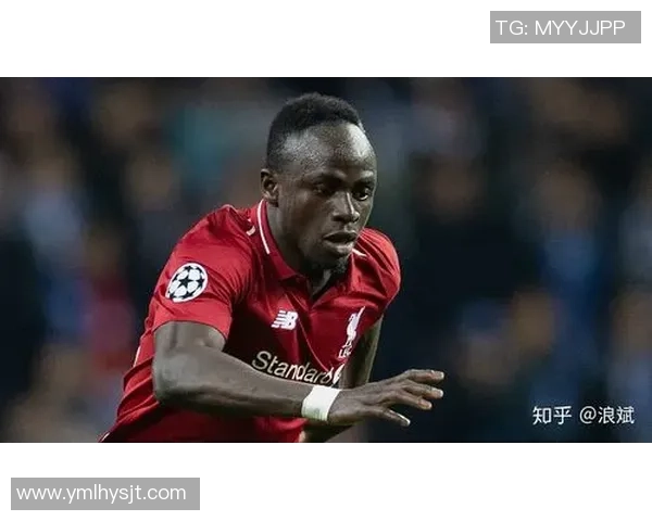 足球明星的自然魅力展现无冠照背后的真实与风采 足球明星的自然魅力展现无冠照背后的真实与风采